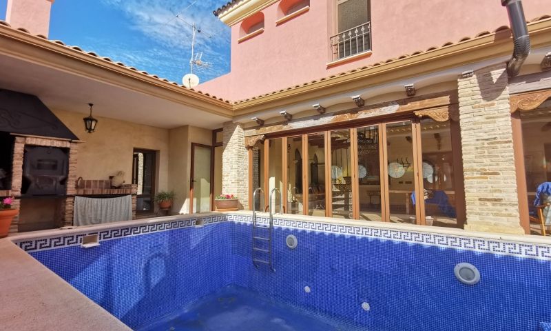 Villa en venta en Orihuela