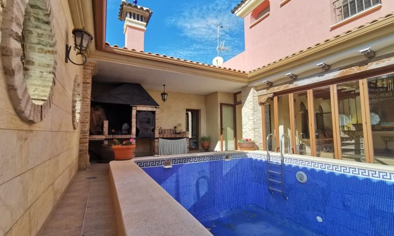 Villa en venta en Orihuela