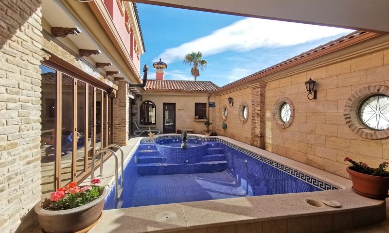 Villa en venta en Orihuela