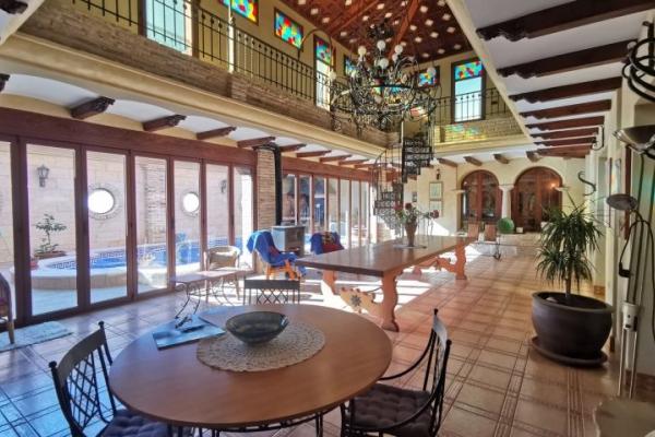 Villa en venta en Orihuela