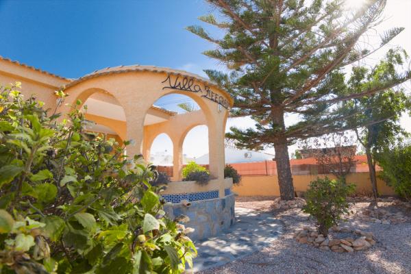 Villa en venta en La Siesta - El Salado - Torreta (Torrevieja)