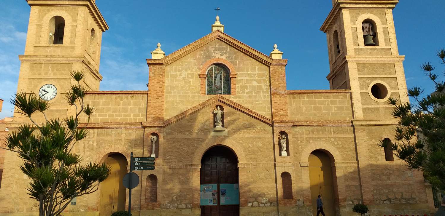 SE VENDE ATICO OCUPADO DE 2 DORMITORIOS 1 BAÑO AL LADO DEL CEIP EL ACEQUIÓN