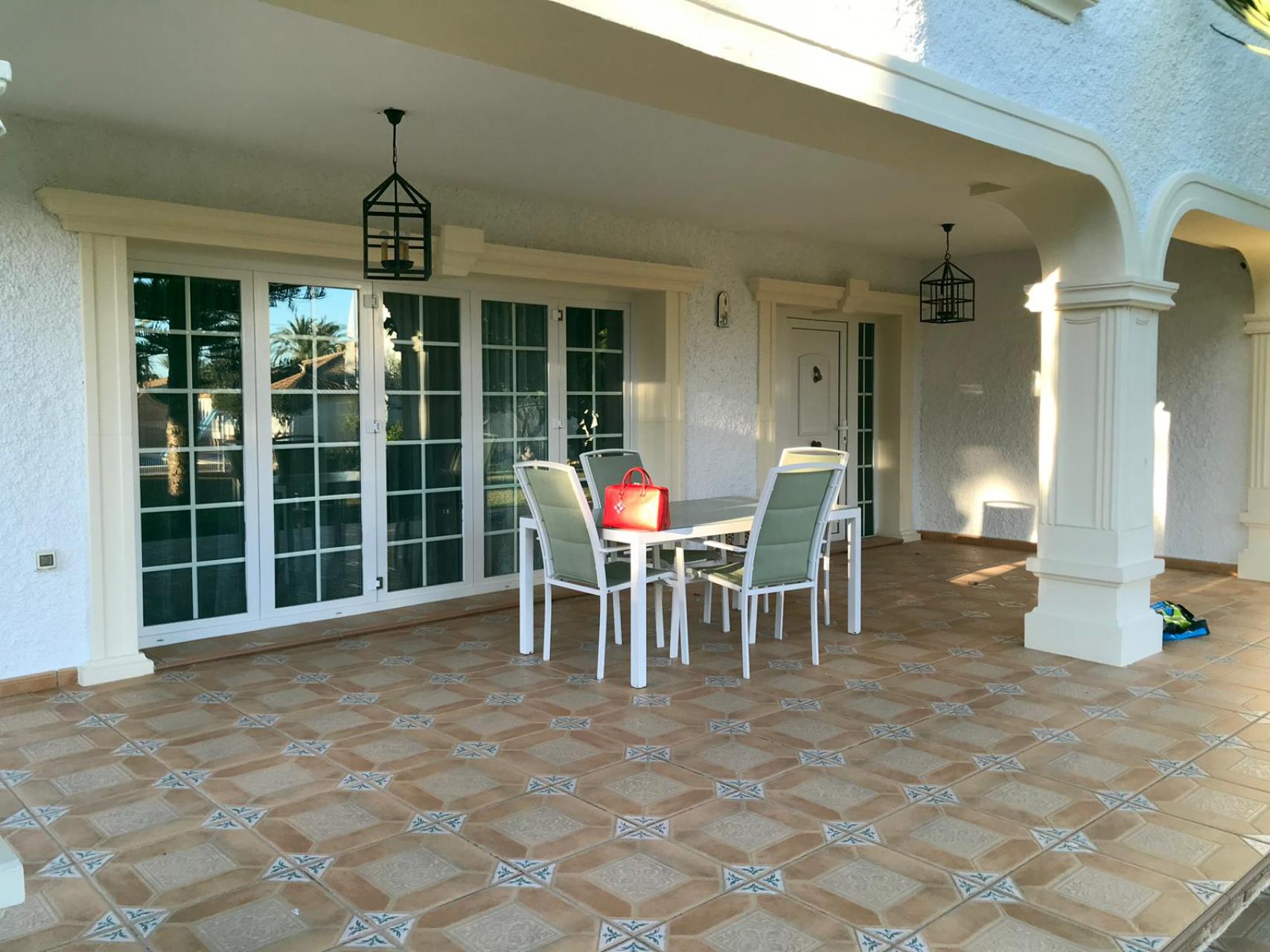 Villa en venta en Orihuela