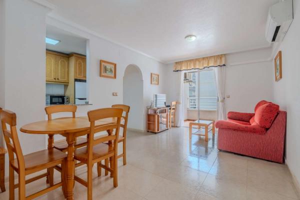 APARTAMENTO EN VENTA EN EL CENTRO DE TORREVIEJ...