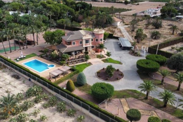Villa myynnissä Elche