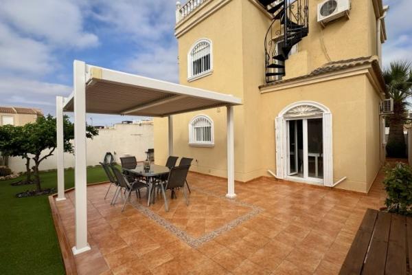 Villa myynnissä Torrevieja