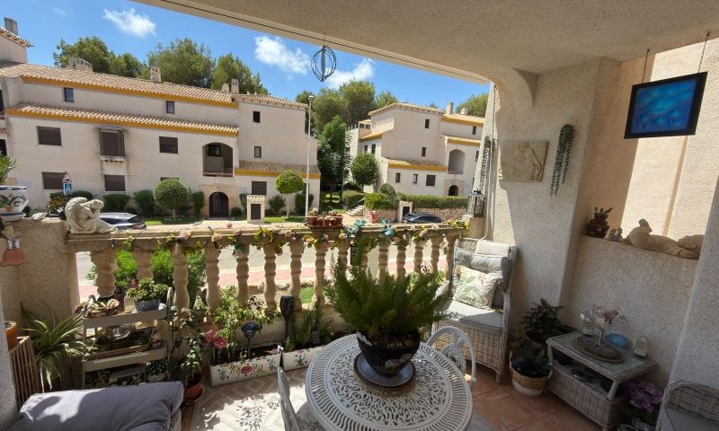 Pieni huoneisto myynnissä Campoamor (Alicante)