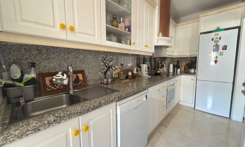 Pieni huoneisto myynnissä Campoamor (Alicante)