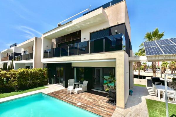 Villa zum verkauf in Orihuela Costa