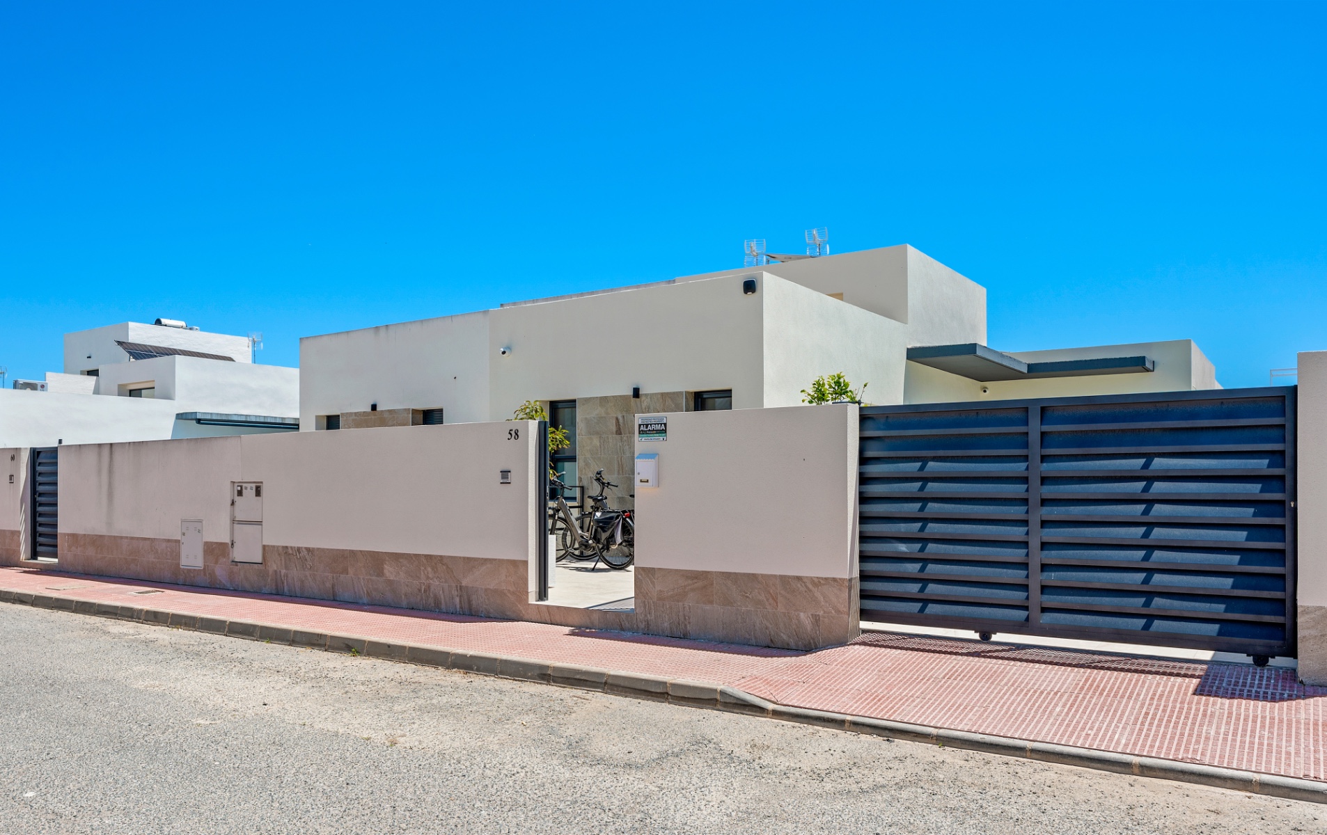 Villa for sale in Daya Nueva
