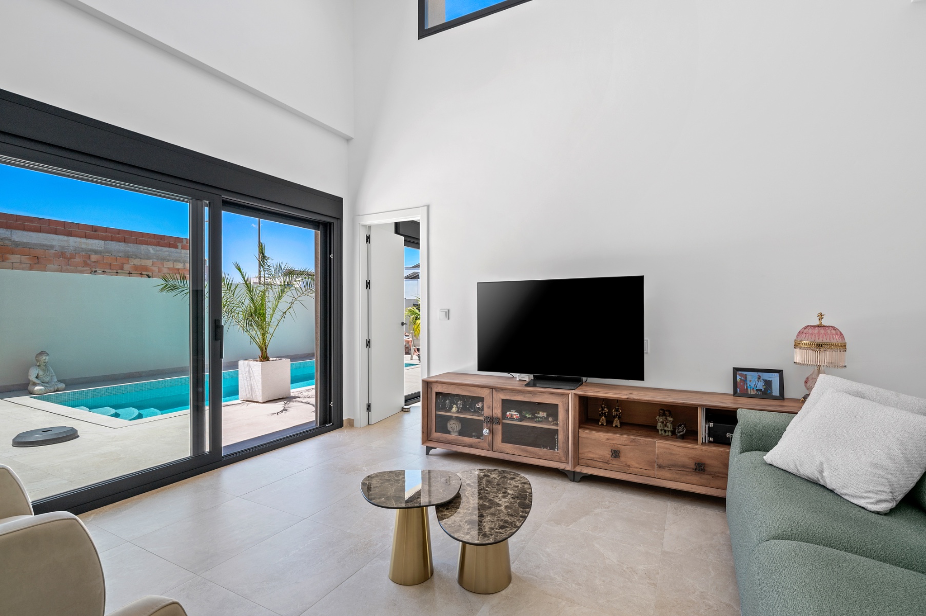 Villa for sale in Daya Nueva